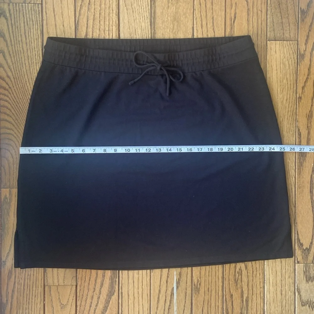 J. Jill Classic Wearever Black Knee Length Pull-on Skirt, side vents, Size XL